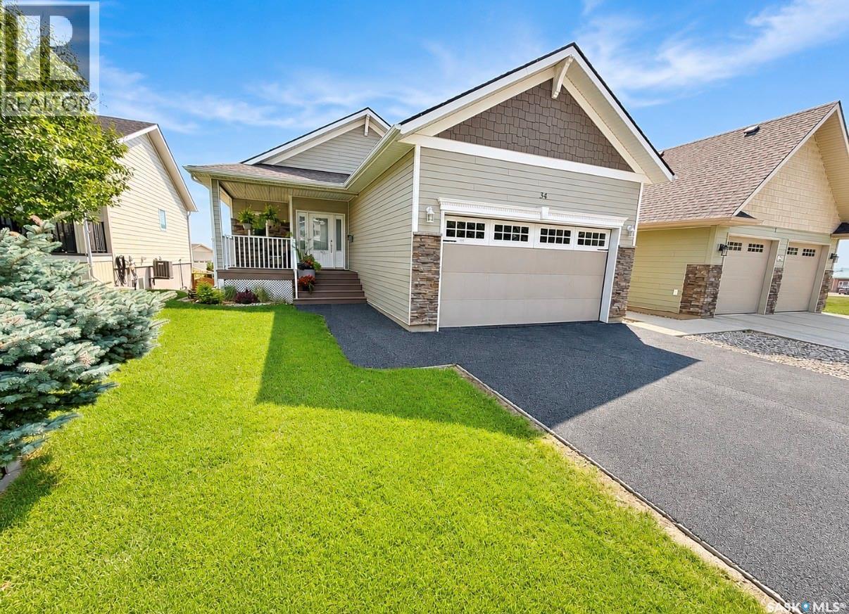 34 533 4Th Avenue Ne, Swift Current, SK - Outdoor With Facade
