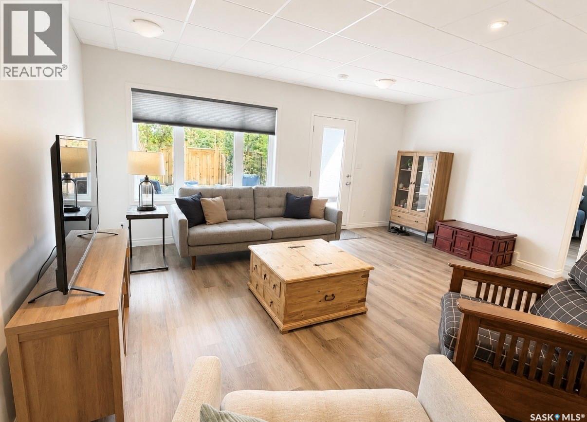 34 533 4Th Avenue Ne, Swift Current, SK - Indoor Photo Showing Living Room