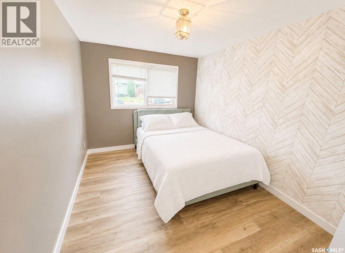 325 Aspen Drive, Swift Current, SK - Indoor Photo Showing Bedroom