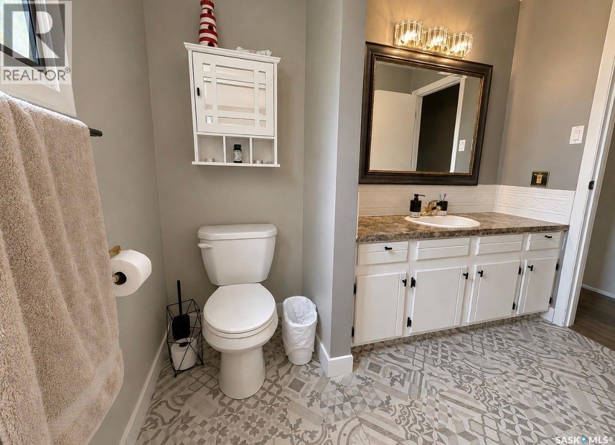 325 Aspen Drive, Swift Current, SK - Indoor Photo Showing Bathroom