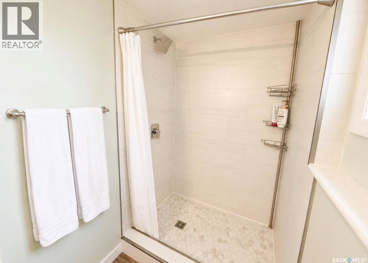 325 Aspen Drive, Swift Current, SK - Indoor Photo Showing Bathroom