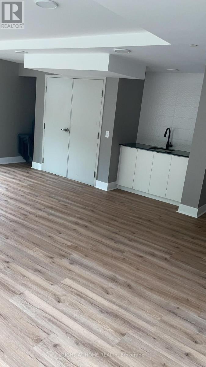 401 - 5131 Sheppard Avenue E, Toronto, ON - Indoor Photo Showing Other Room