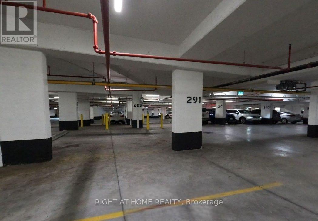 401 - 5131 Sheppard Avenue E, Toronto, ON - Indoor Photo Showing Garage