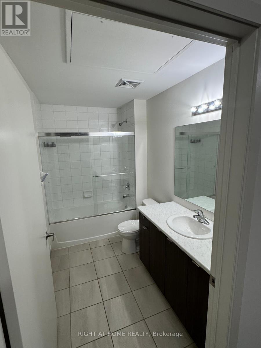 401 - 5131 Sheppard Avenue E, Toronto, ON - Indoor Photo Showing Bathroom