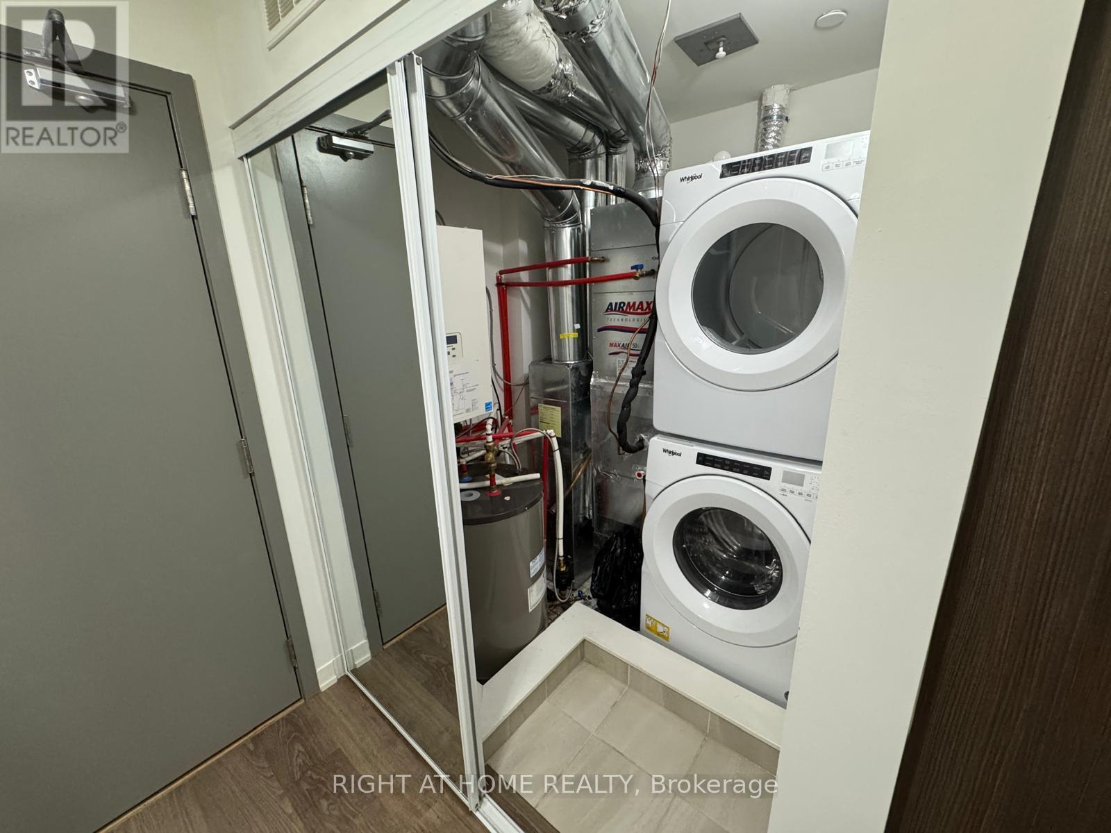 401 - 5131 Sheppard Avenue E, Toronto, ON - Indoor Photo Showing Laundry Room