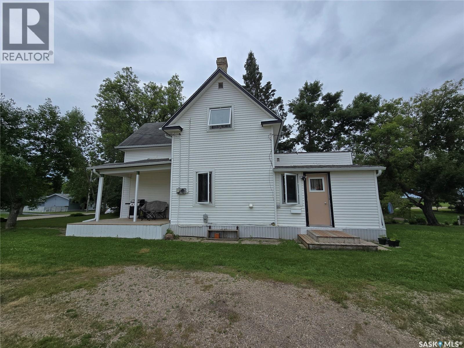 328 6Th Avenue, Broadview, SK - Outdoor