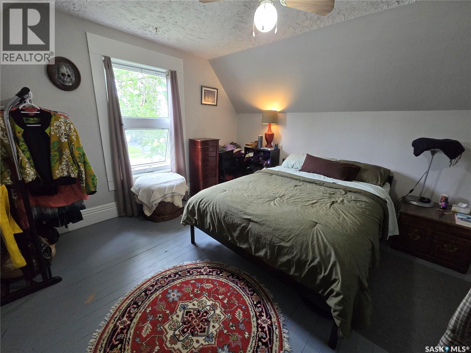 328 6Th Avenue, Broadview, SK - Indoor Photo Showing Bedroom
