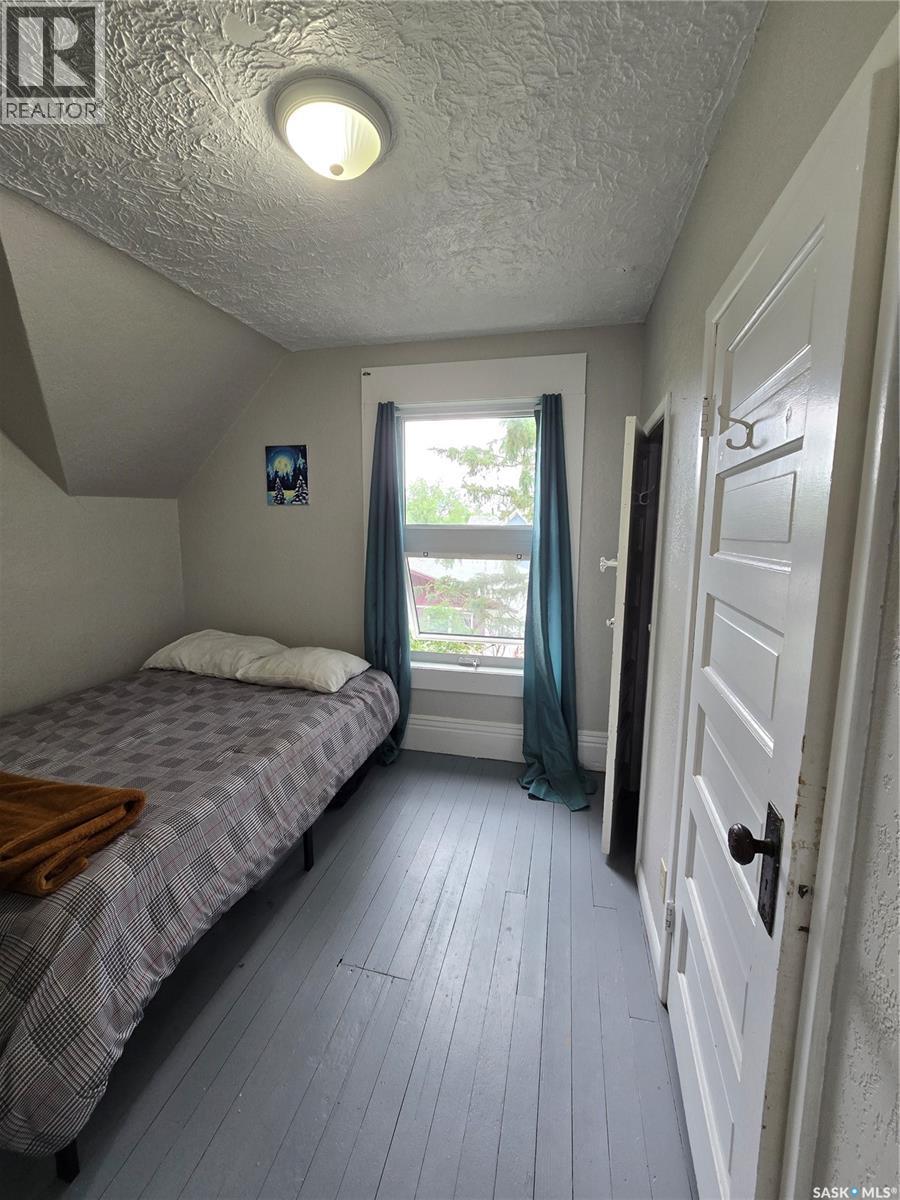 328 6Th Avenue, Broadview, SK - Indoor Photo Showing Bedroom