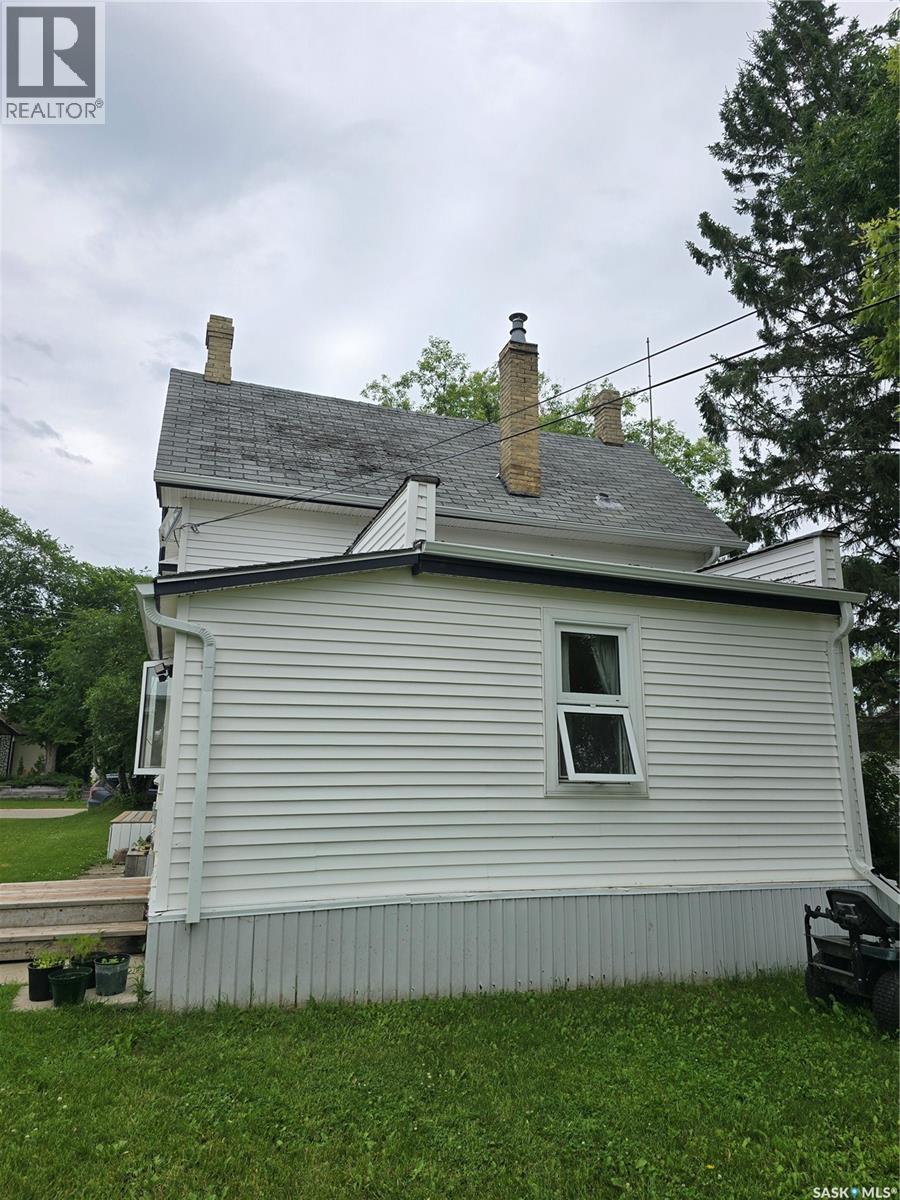 328 6Th Avenue, Broadview, SK - Outdoor