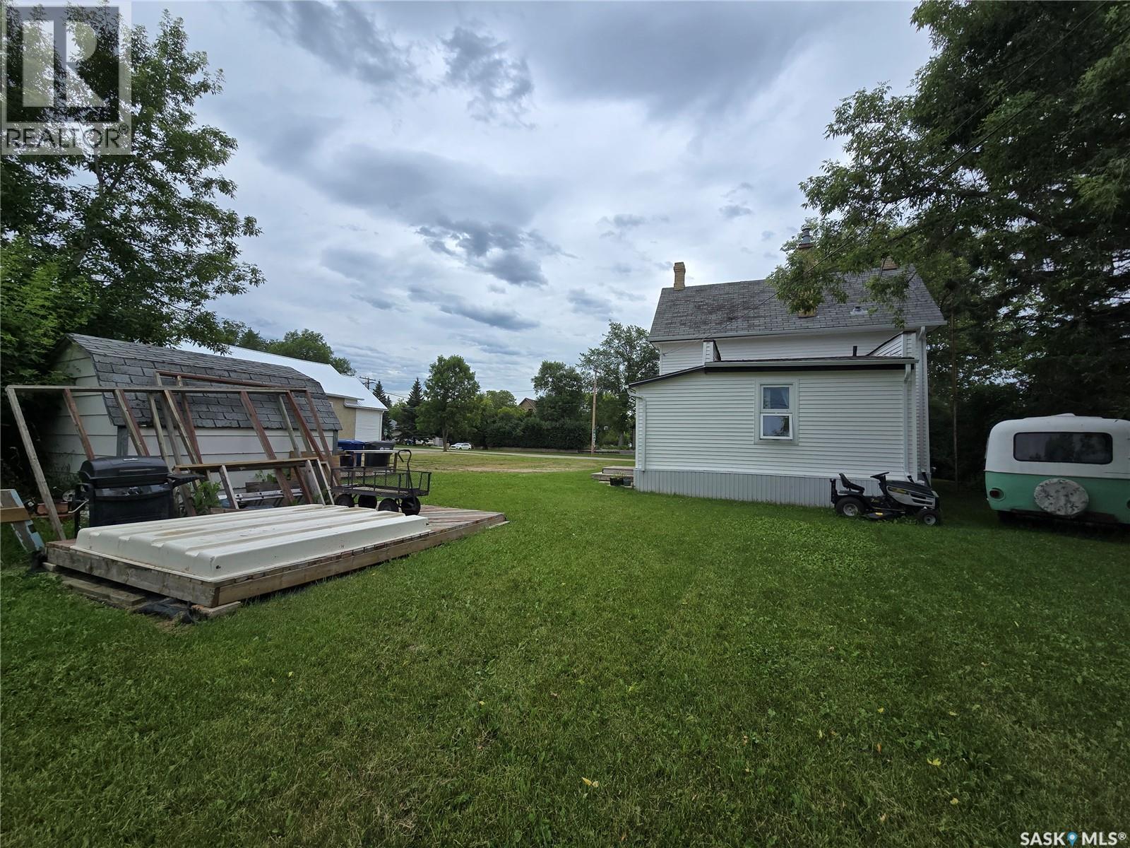 328 6Th Avenue, Broadview, SK - Outdoor