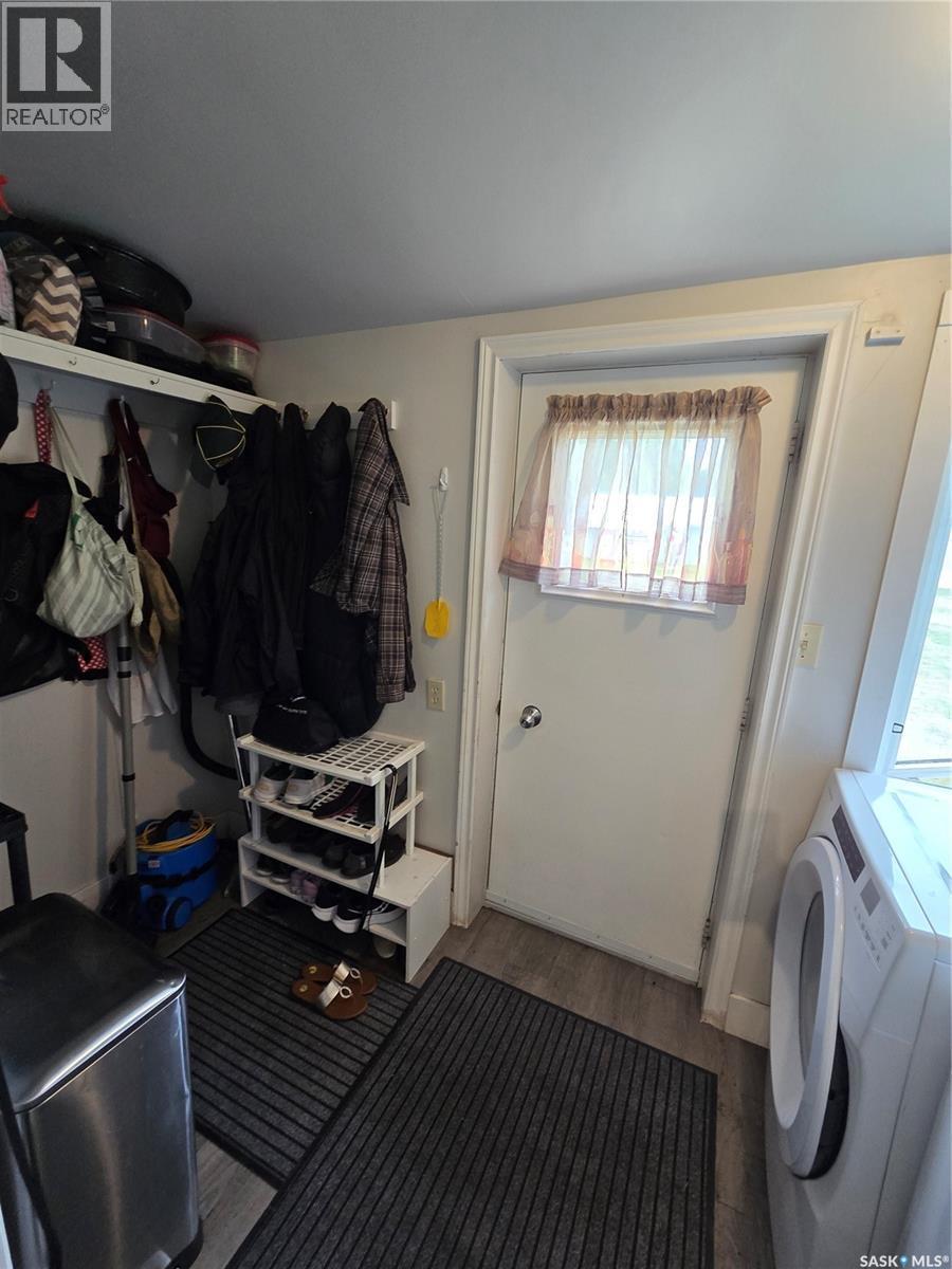 328 6Th Avenue, Broadview, SK - Indoor