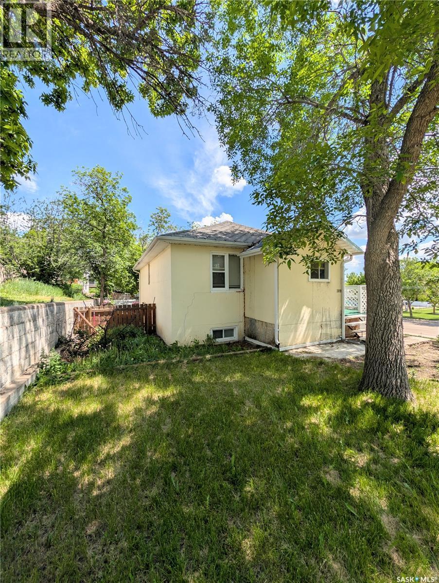 309 6Th Avenue Nw, Swift Current, SK - Outdoor