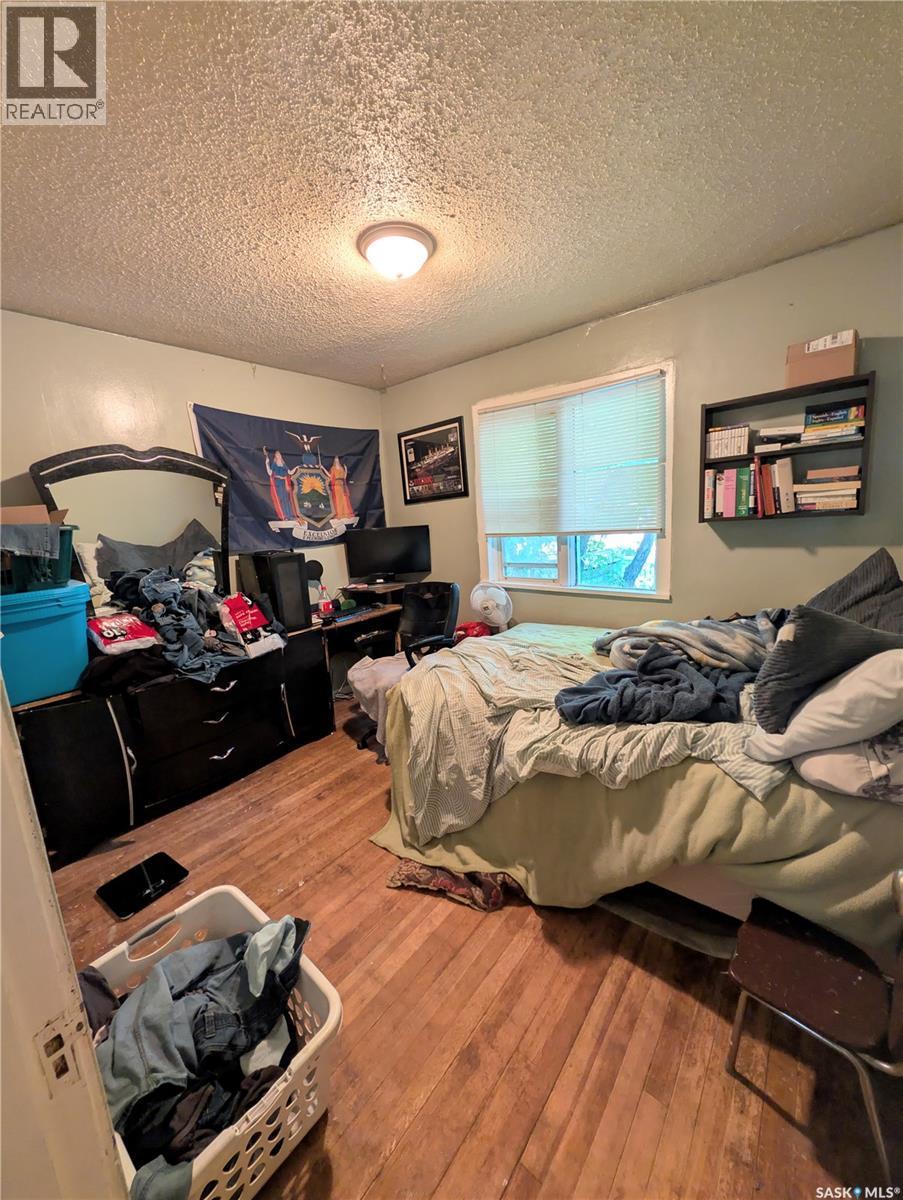 309 6Th Avenue Nw, Swift Current, SK - Indoor Photo Showing Bedroom