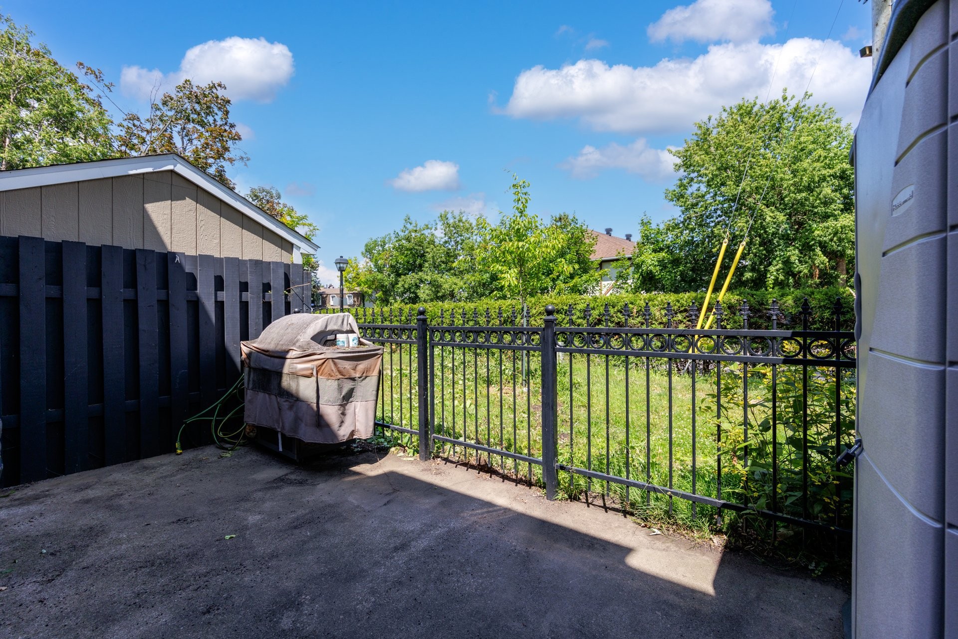 Courtyard - 4562 Rue Lake, Dollard-Des-Ormeaux, QC - Outdoor