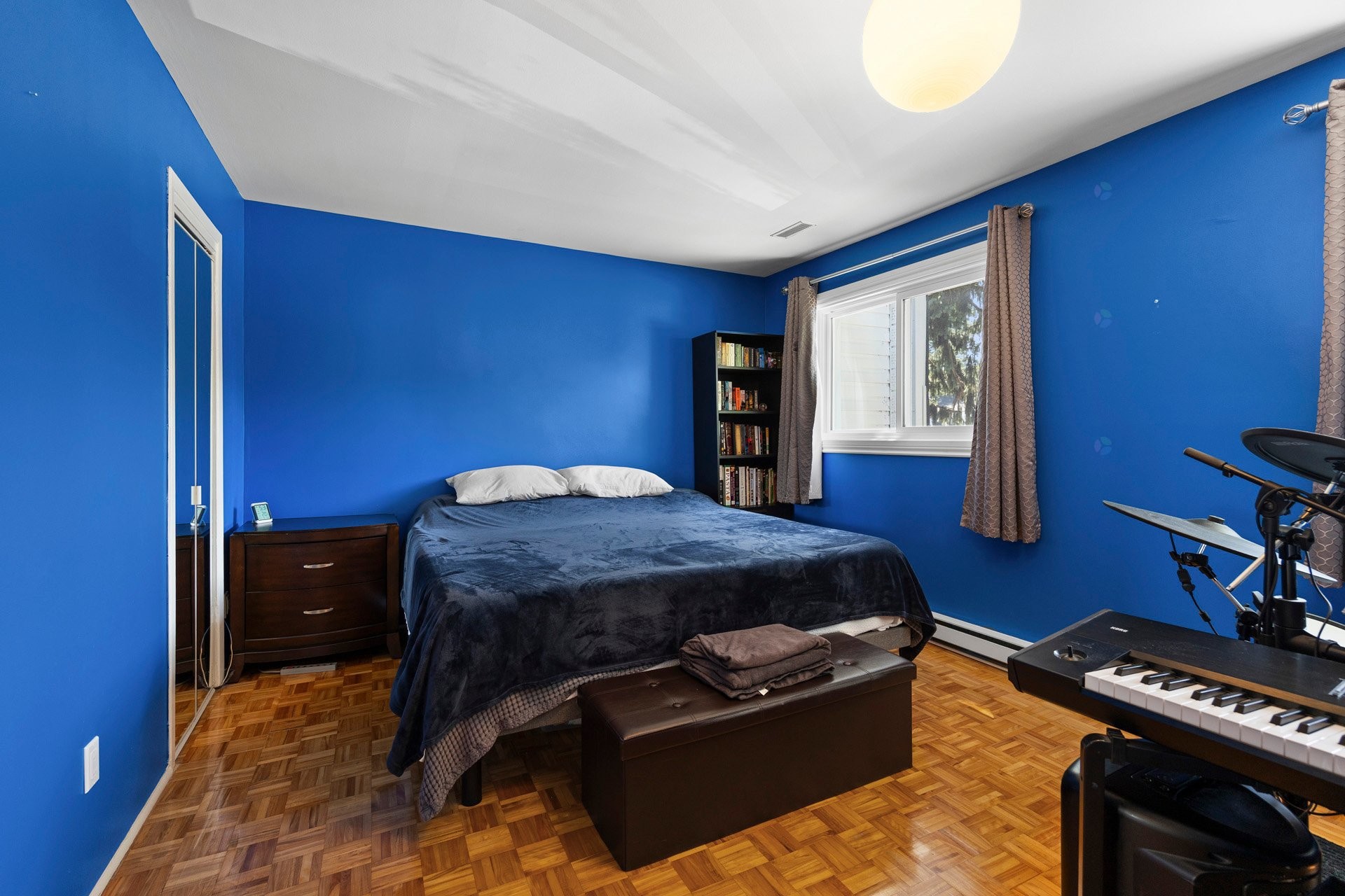 Master Bedroom - 4562 Rue Lake, Dollard-Des-Ormeaux, QC - Indoor Photo Showing Bedroom