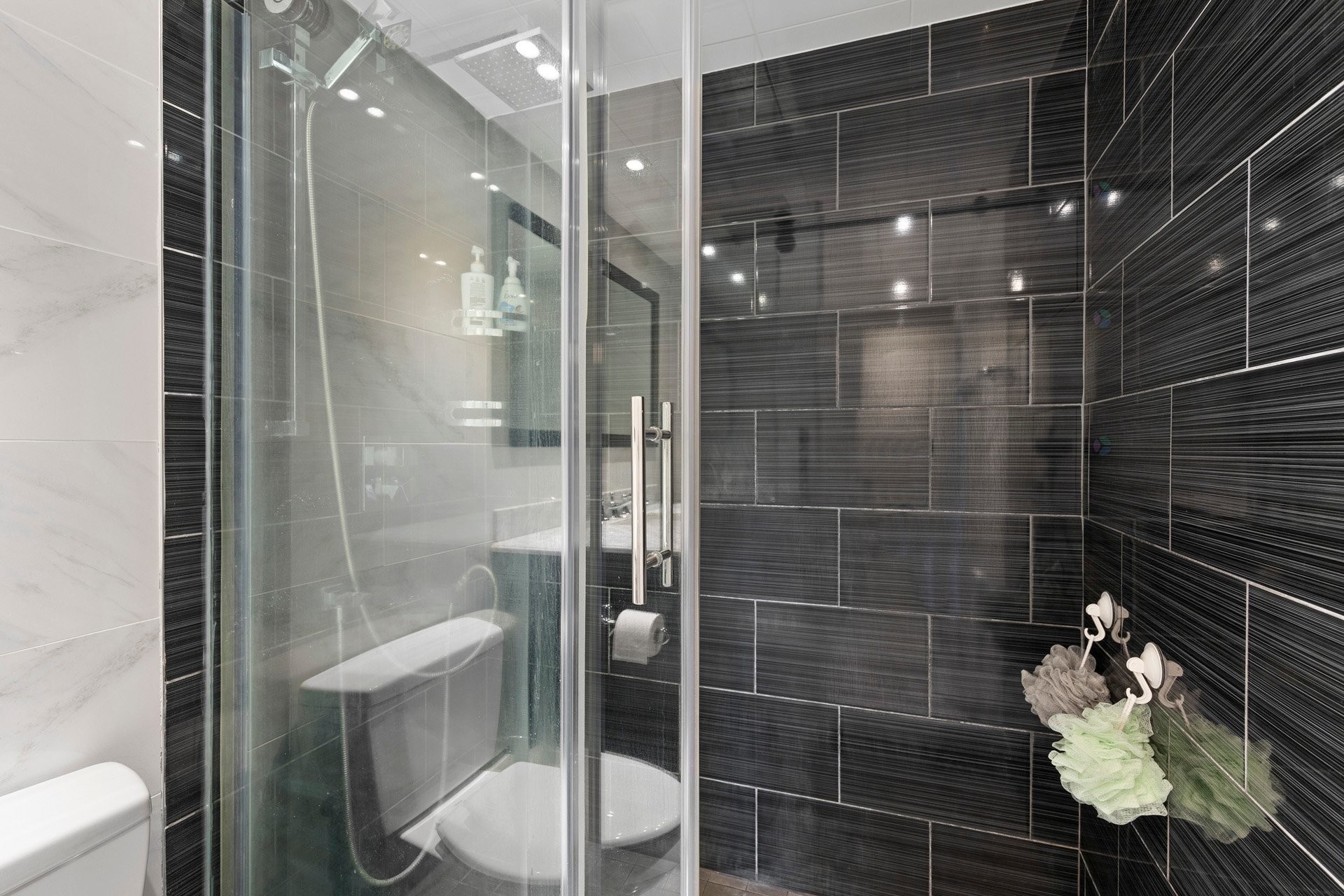 Bathroom - 4562 Rue Lake, Dollard-Des-Ormeaux, QC - Indoor Photo Showing Bathroom