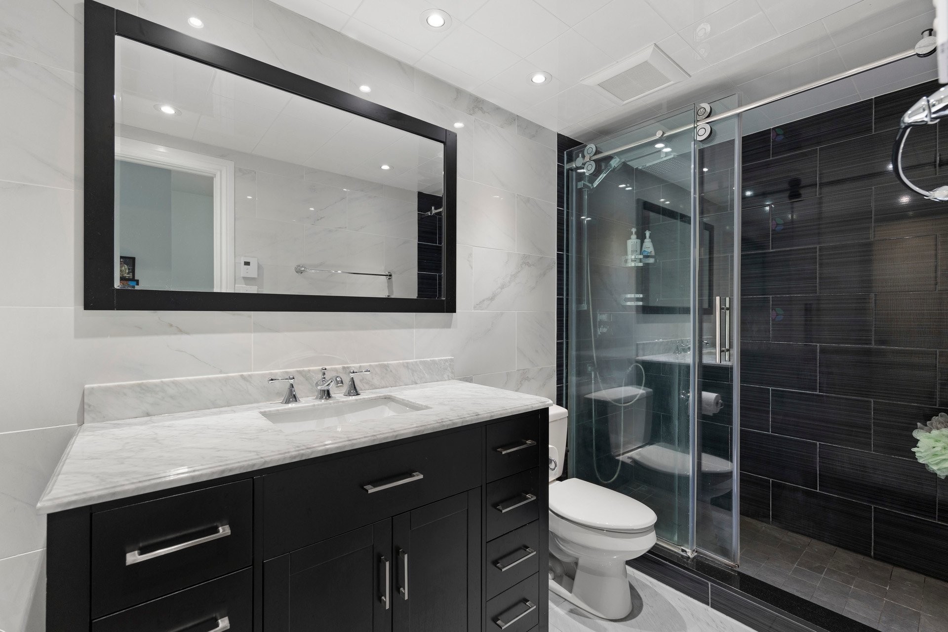 Bathroom - 4562 Rue Lake, Dollard-Des-Ormeaux, QC - Indoor Photo Showing Bathroom
