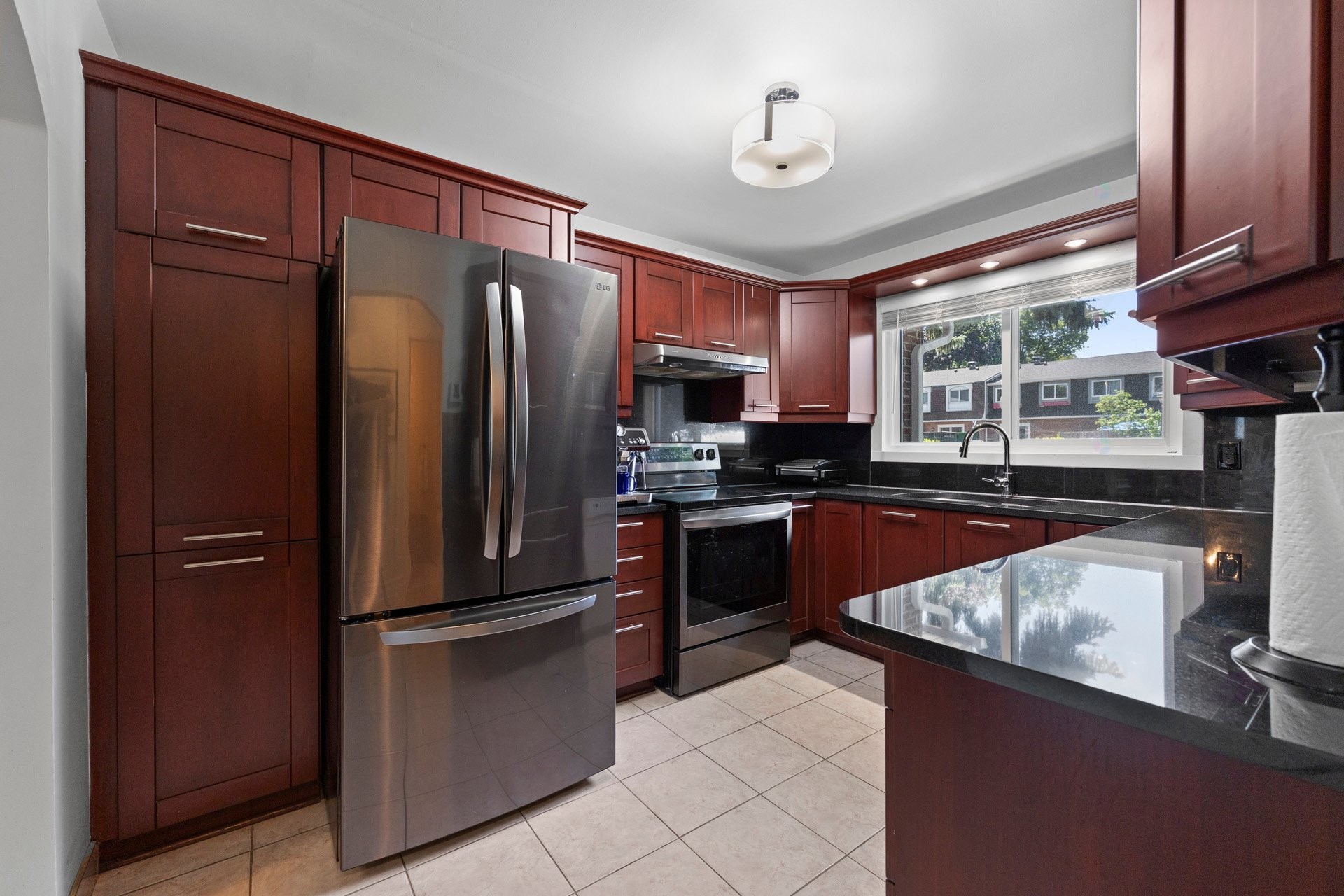 Kitchen - 4562 Rue Lake, Dollard-Des-Ormeaux, QC - Indoor Photo Showing Kitchen