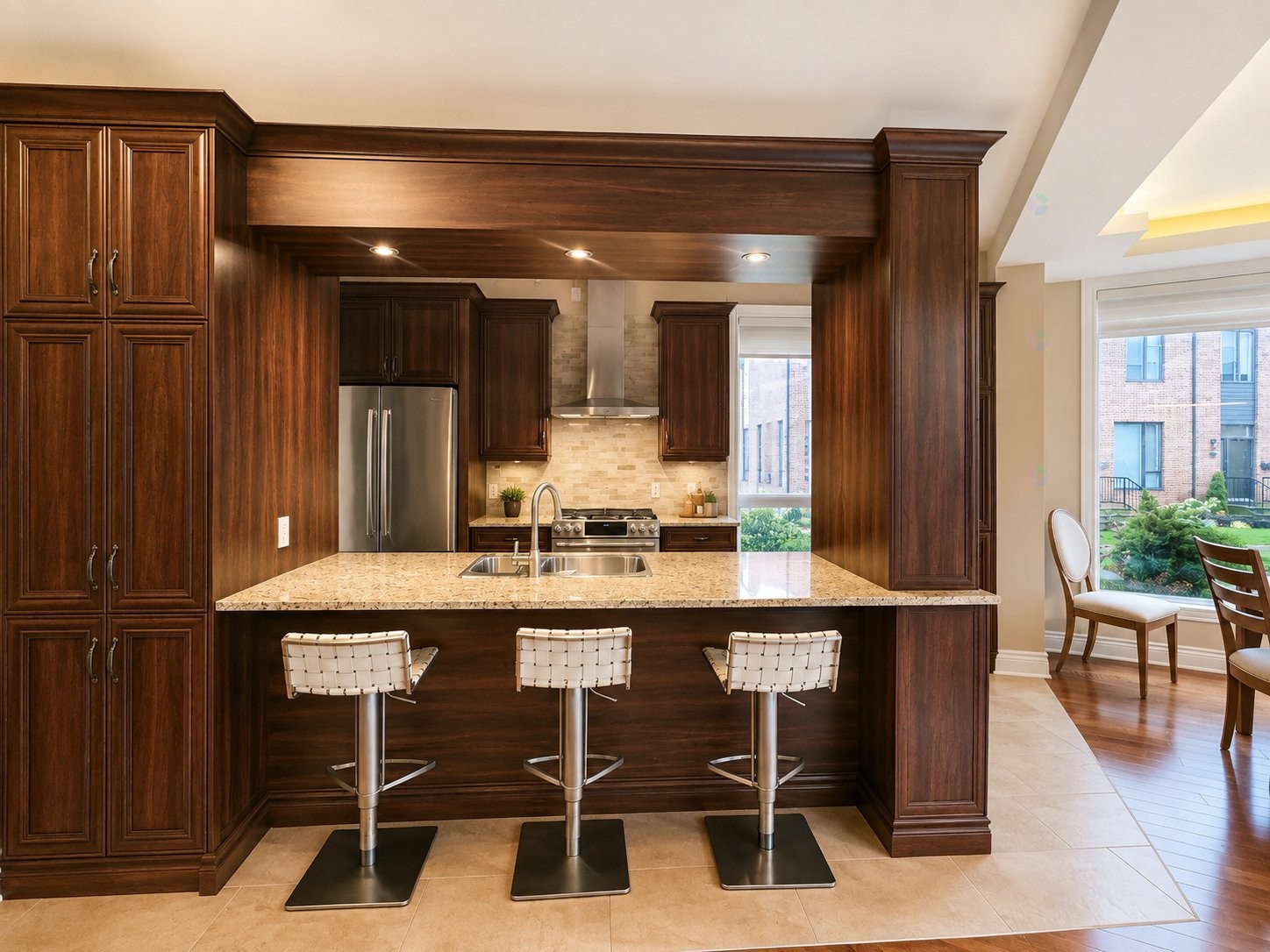 Kitchen - 6-373 Av. Elm, Beaconsfield, QC - Indoor Photo Showing Kitchen With Upgraded Kitchen