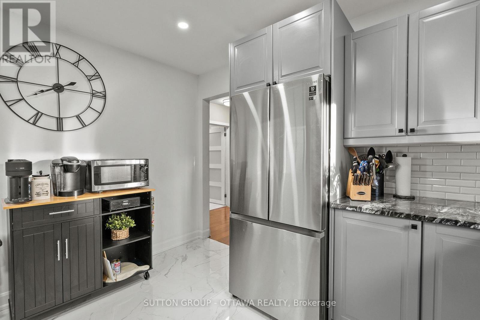 409 Blake Boulevard, Ottawa, ON - Indoor Photo Showing Kitchen