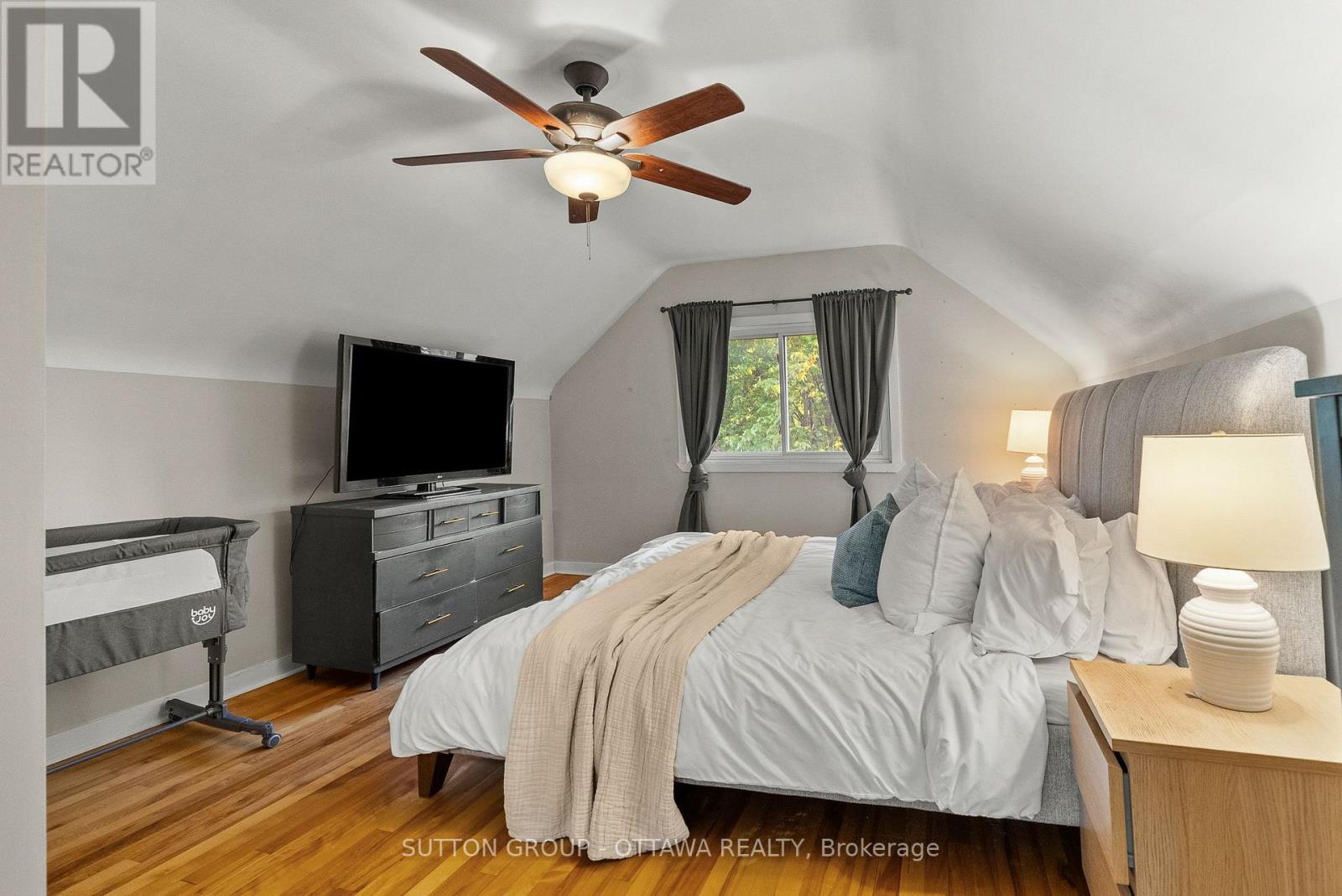 409 Blake Boulevard, Ottawa, ON - Indoor Photo Showing Bedroom