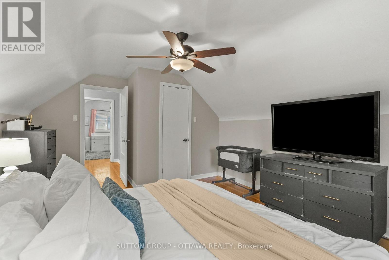 409 Blake Boulevard, Ottawa, ON - Indoor Photo Showing Bedroom