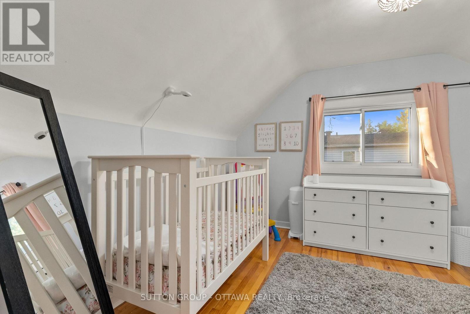 409 Blake Boulevard, Ottawa, ON - Indoor Photo Showing Bedroom