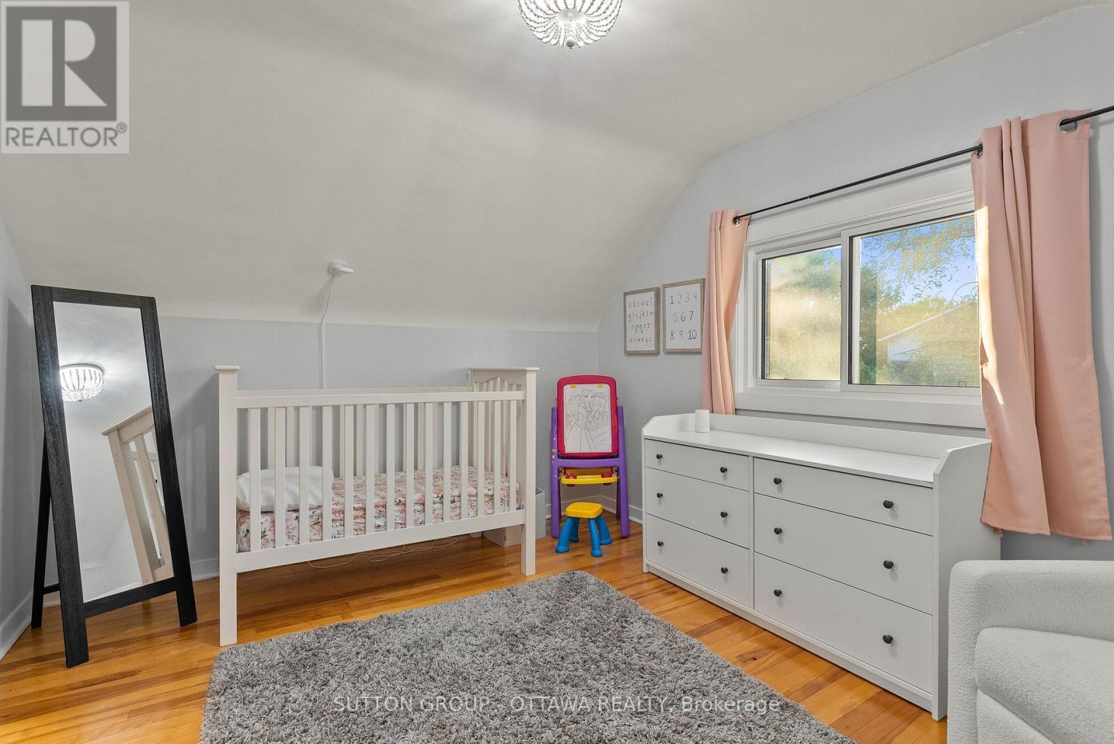409 Blake Boulevard, Ottawa, ON - Indoor Photo Showing Bedroom