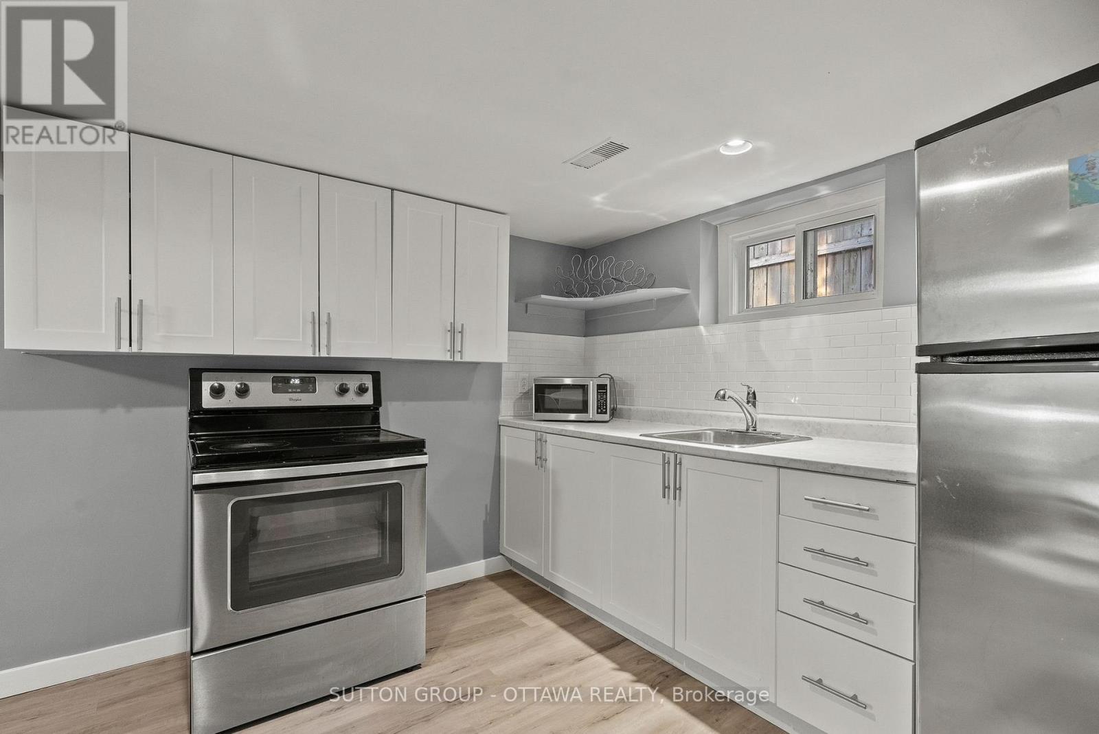 409 Blake Boulevard, Ottawa, ON - Indoor Photo Showing Kitchen