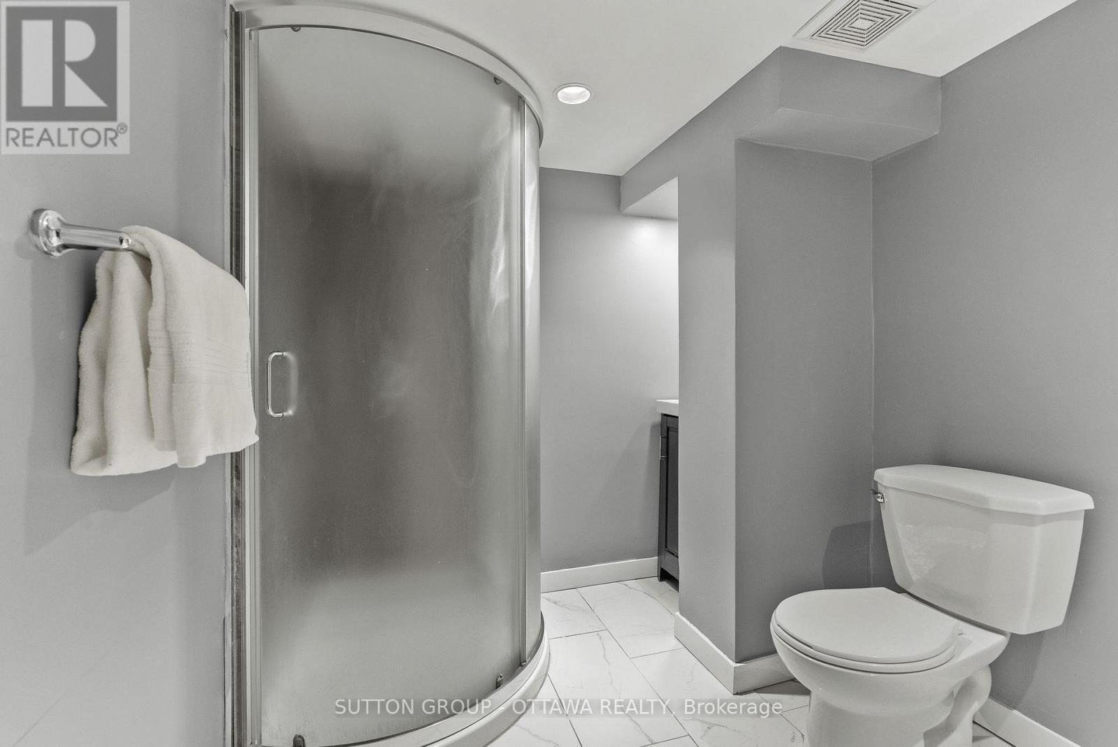 409 Blake Boulevard, Ottawa, ON - Indoor Photo Showing Bathroom