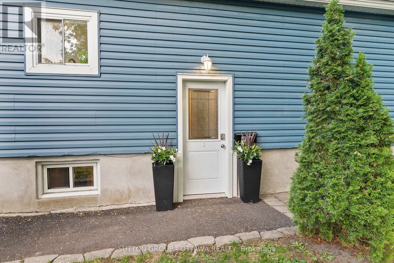 409 Blake Boulevard, Ottawa, ON - Outdoor With Exterior