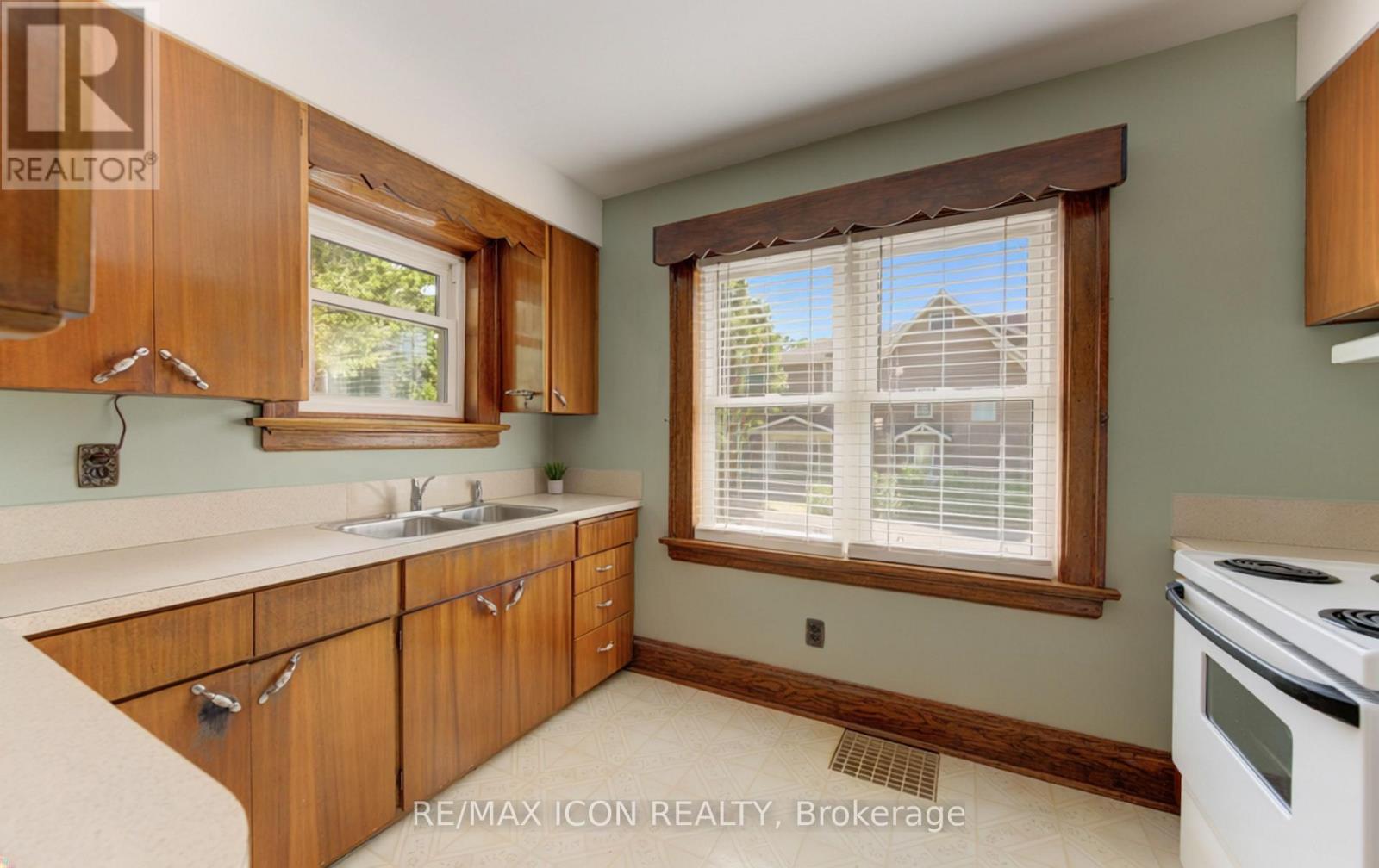 224 Weber Street E, Kitchener, ON - Indoor Photo Showing Kitchen With Double Sink
