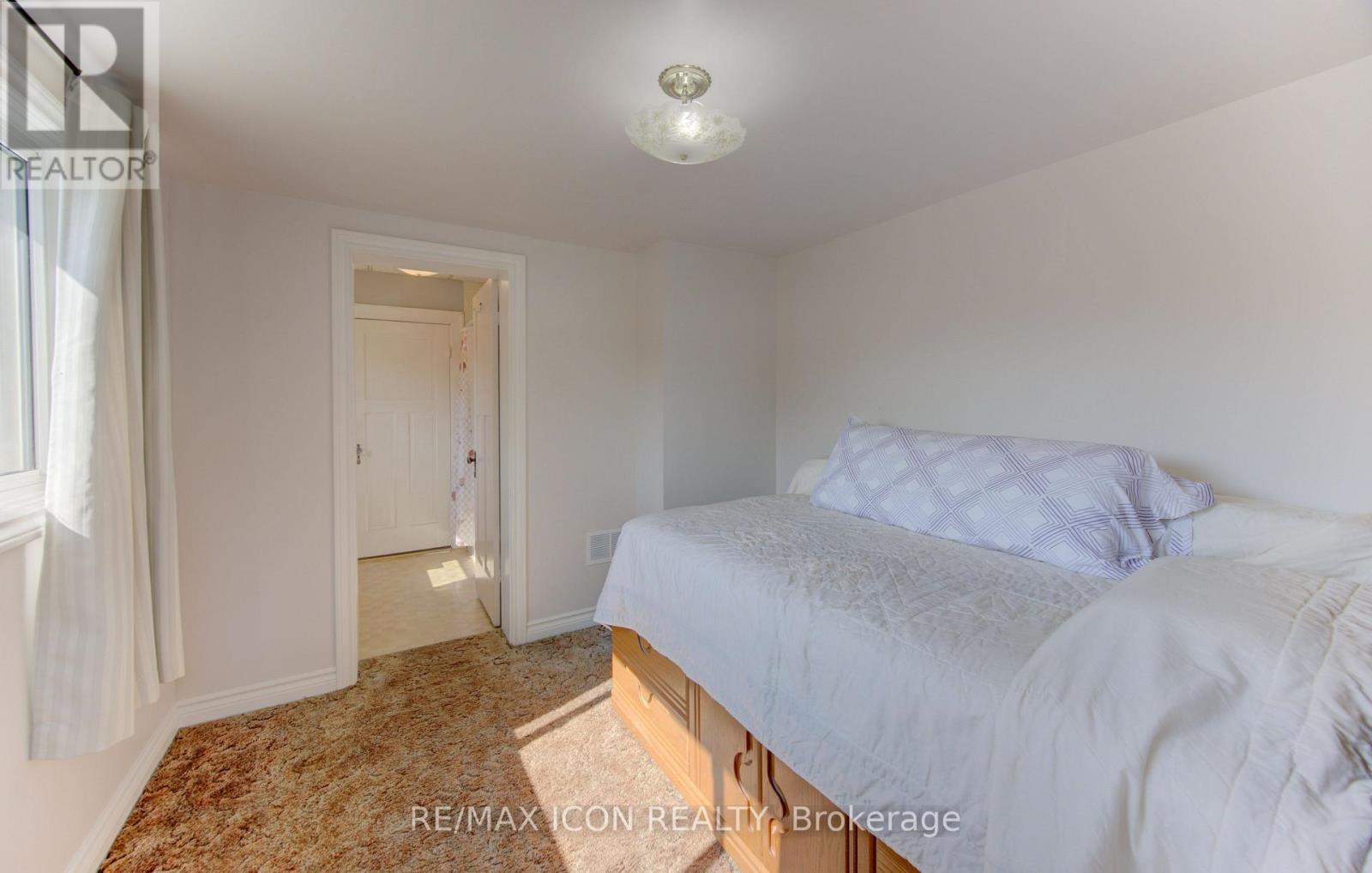 224 Weber Street E, Kitchener, ON - Indoor Photo Showing Bedroom