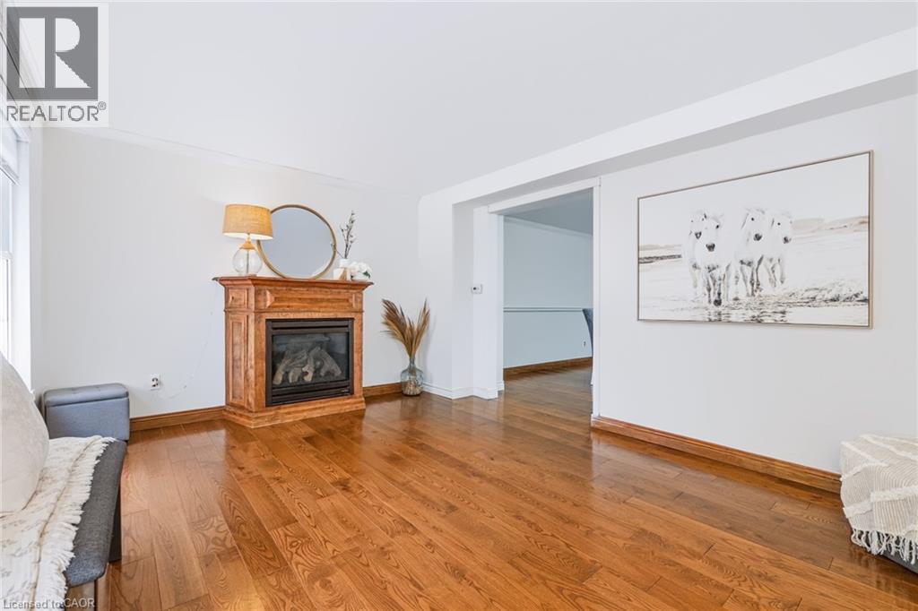 34 Peachtree Crescent, Cambridge, ON - Indoor Photo Showing Living Room With Fireplace