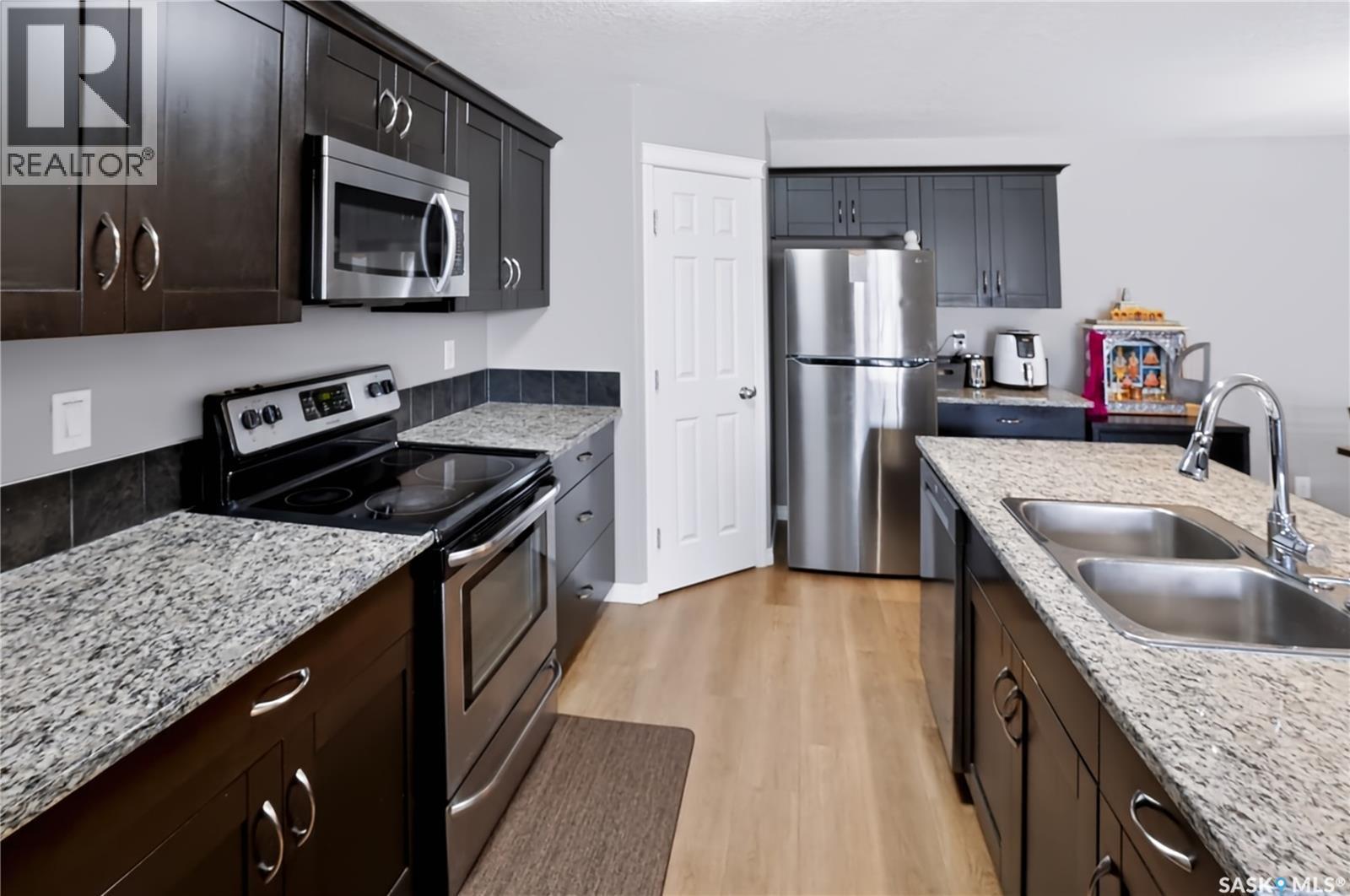 113 125 Willis Crescent, Saskatoon, SK - Indoor Photo Showing Kitchen With Double Sink