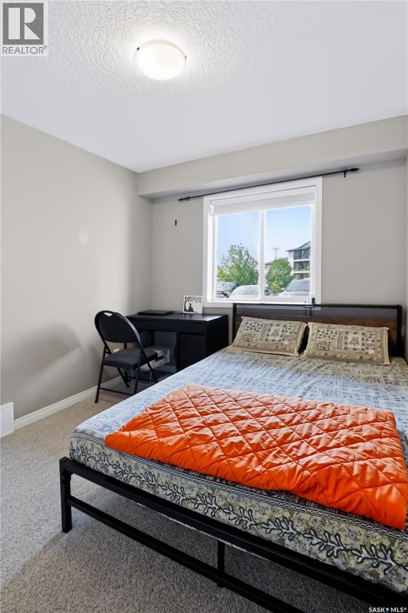 113 125 Willis Crescent, Saskatoon, SK - Indoor Photo Showing Bedroom