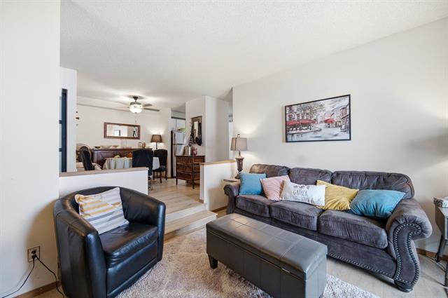 2307-100 Plaza Dr, Winnipeg, MB - Indoor Photo Showing Living Room