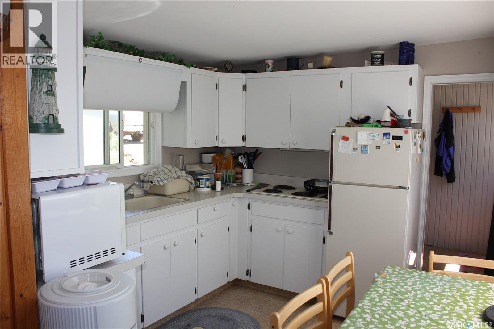 20 Lakeshore Drive, Kannata Valley, SK - Indoor Photo Showing Kitchen