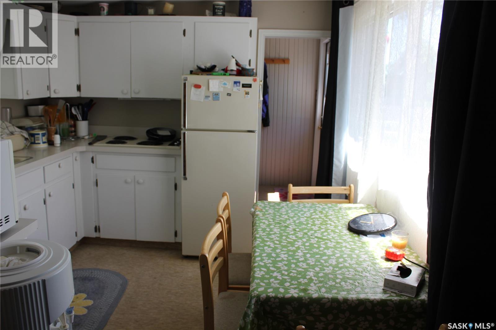 20 Lakeshore Drive, Kannata Valley, SK - Indoor Photo Showing Kitchen