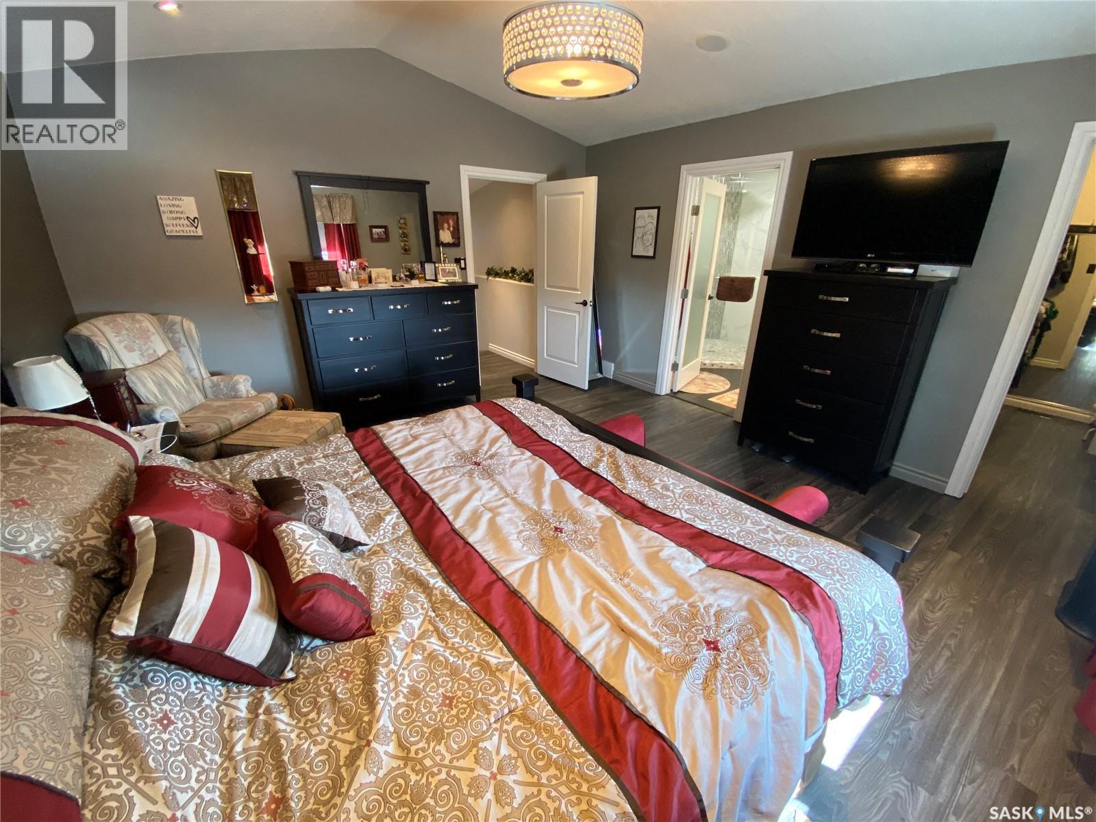 74 Madge Way, Yorkton, SK - Indoor Photo Showing Bedroom
