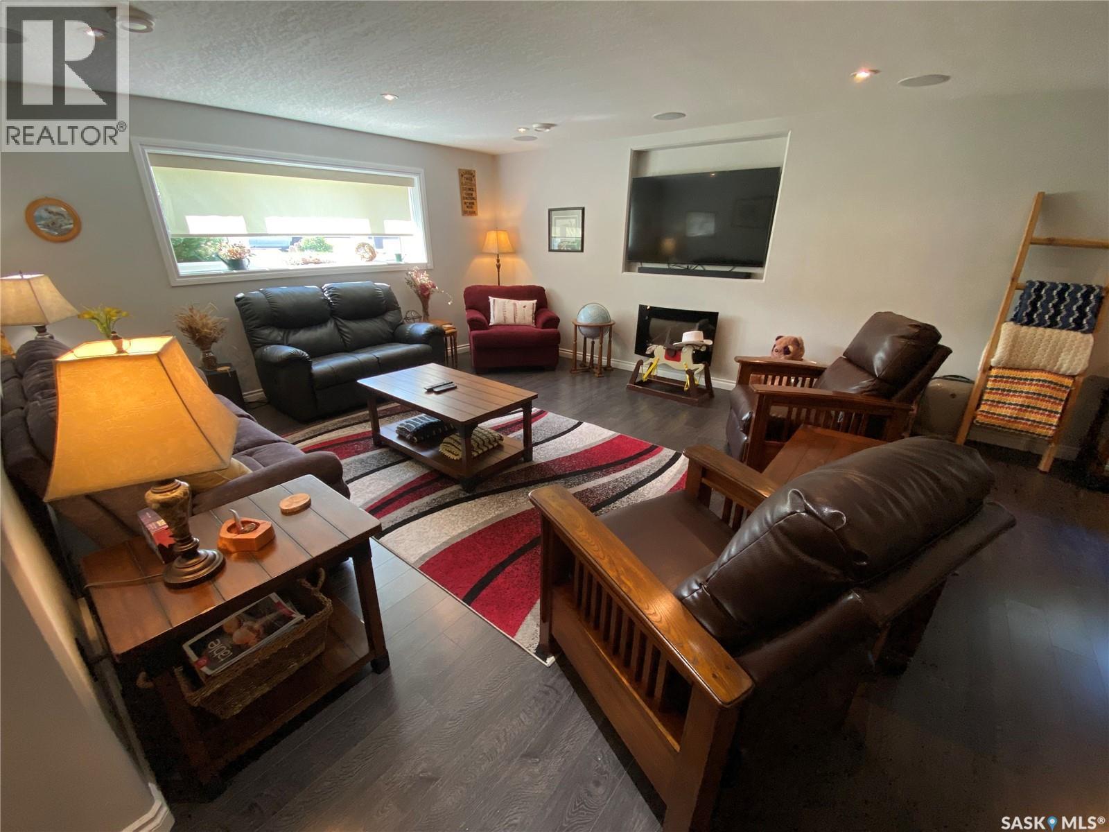 74 Madge Way, Yorkton, SK - Indoor Photo Showing Living Room