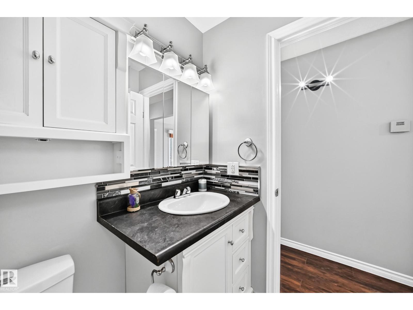 3615 10 Av Nw, Edmonton, AB - Indoor Photo Showing Bathroom