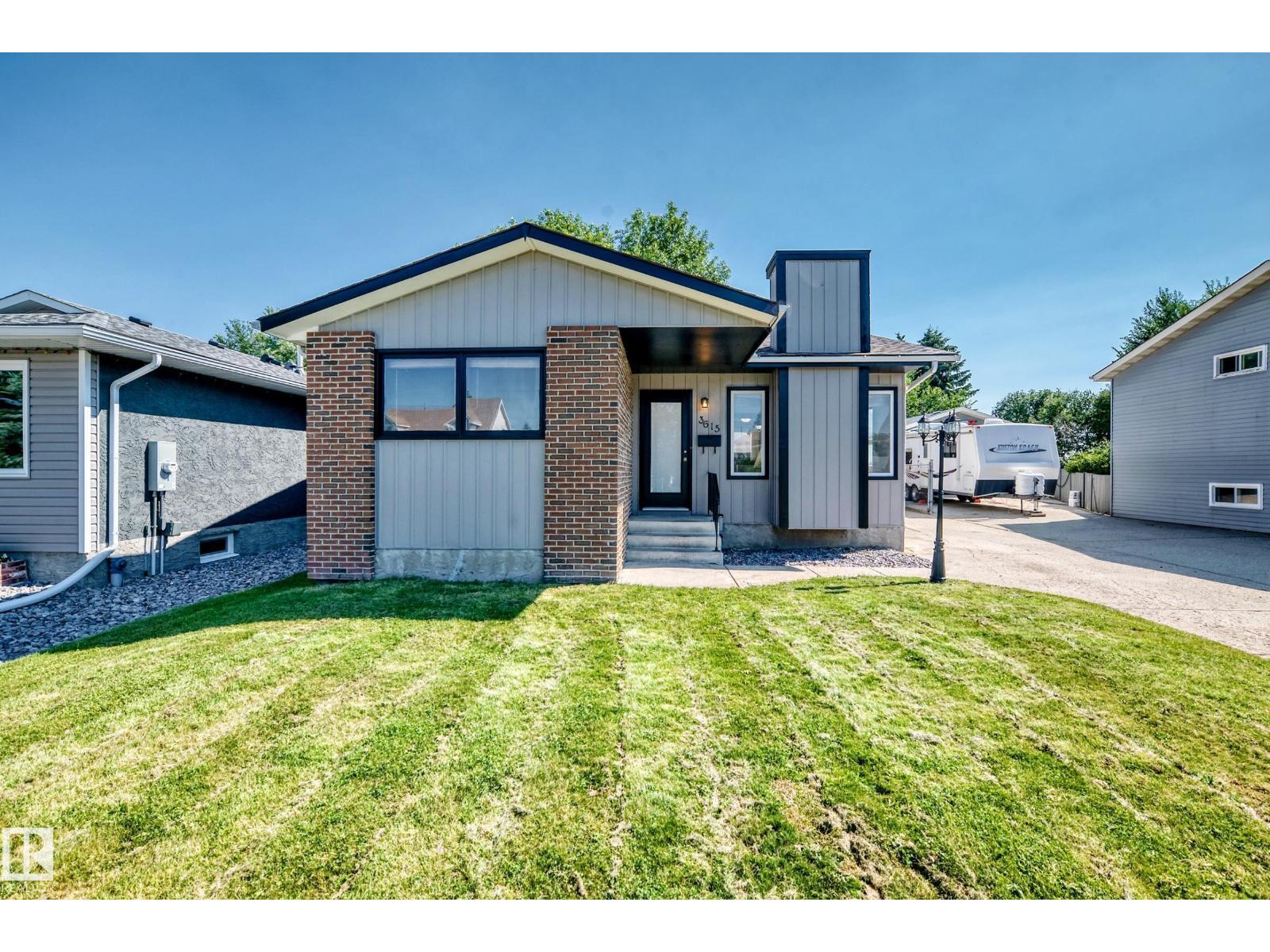 3615 10 Av Nw, Edmonton, AB - Outdoor