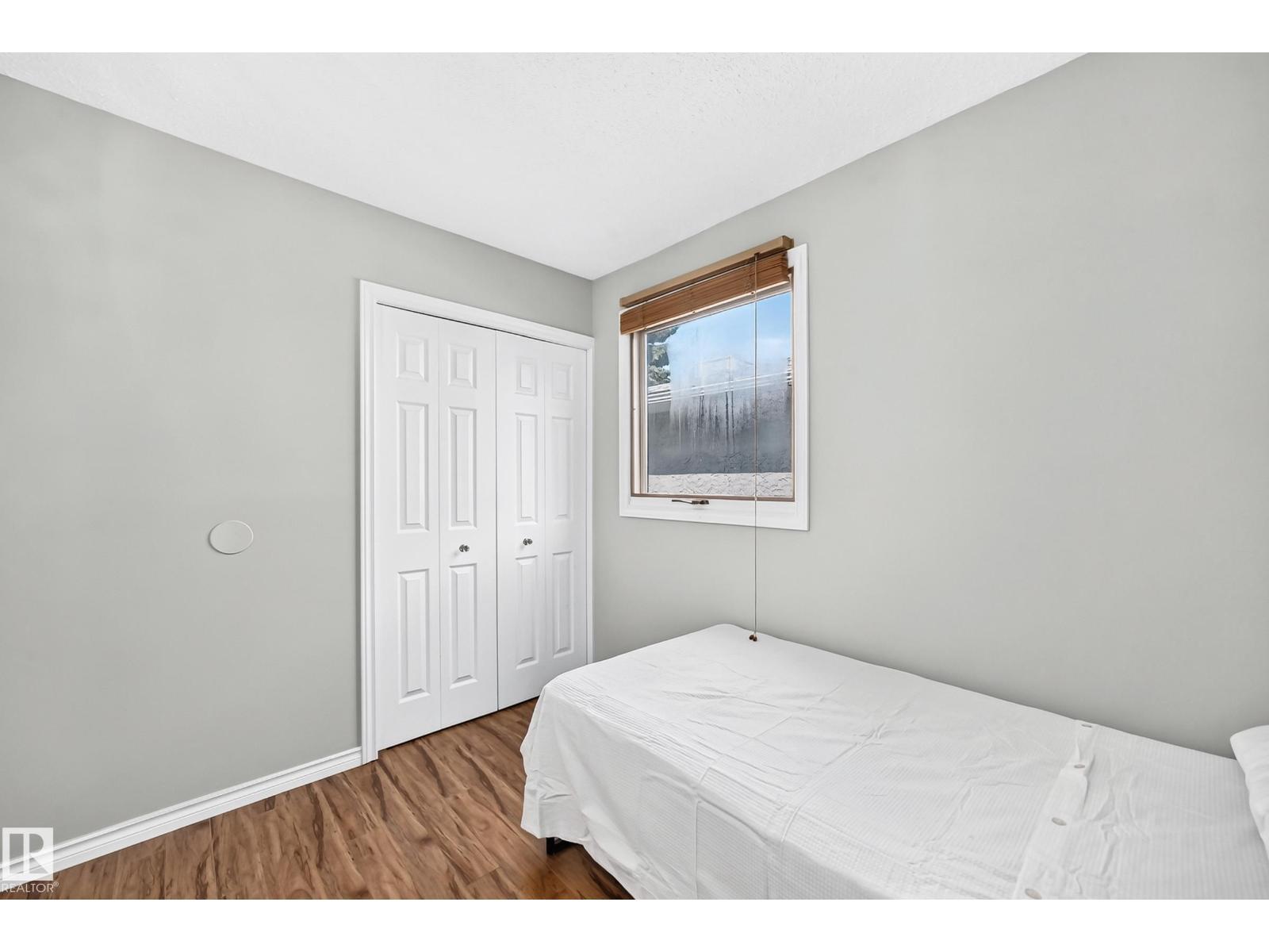 3615 10 Av Nw, Edmonton, AB - Indoor Photo Showing Bedroom