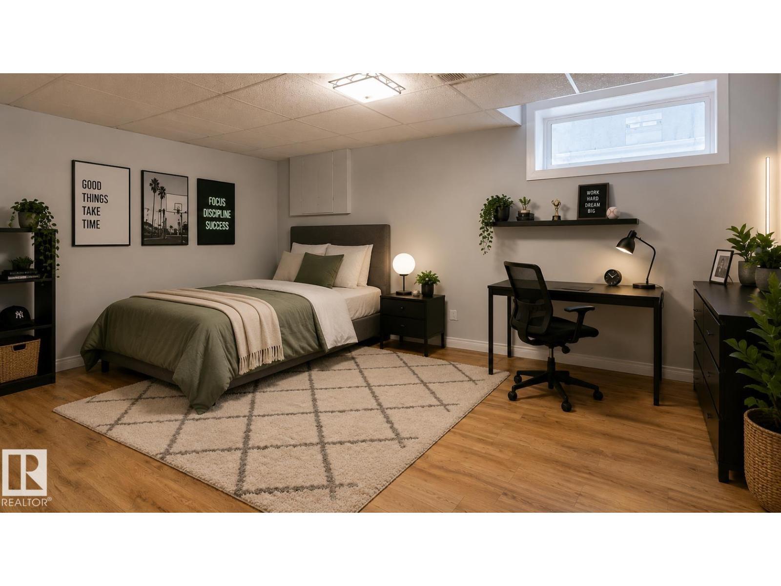 3615 10 Av Nw, Edmonton, AB - Indoor Photo Showing Bedroom