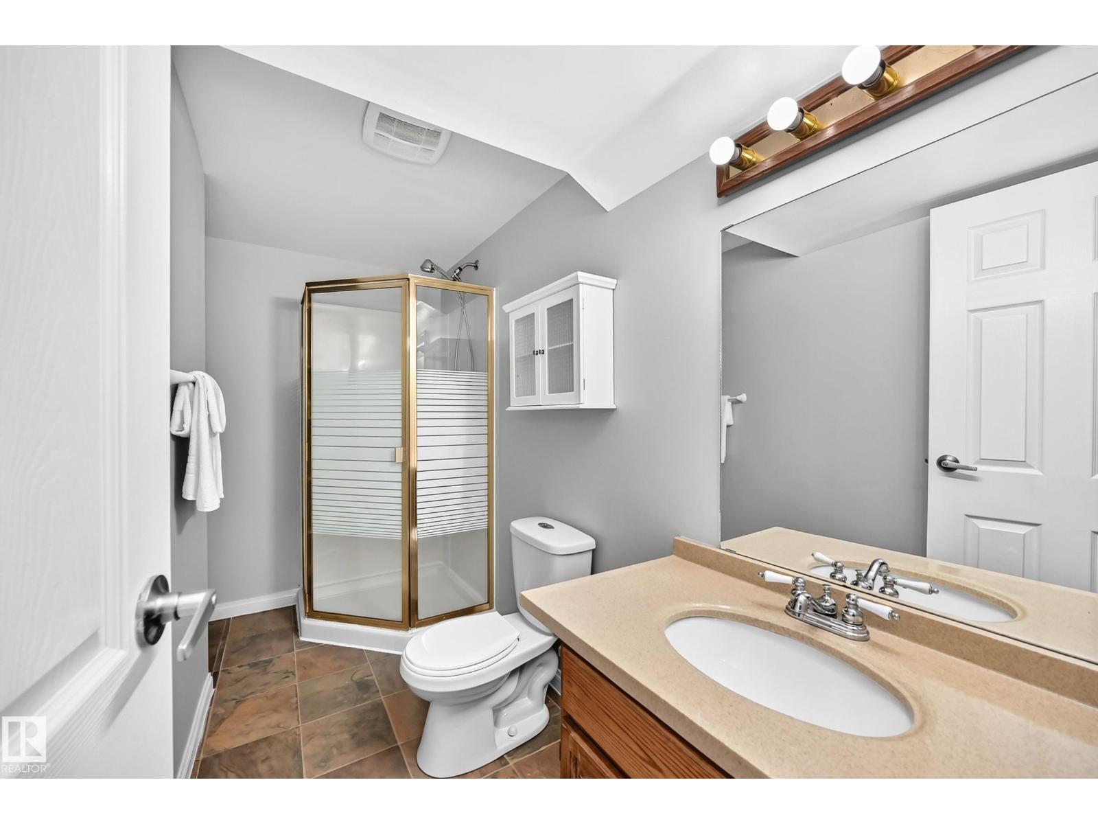 3615 10 Av Nw, Edmonton, AB - Indoor Photo Showing Bathroom