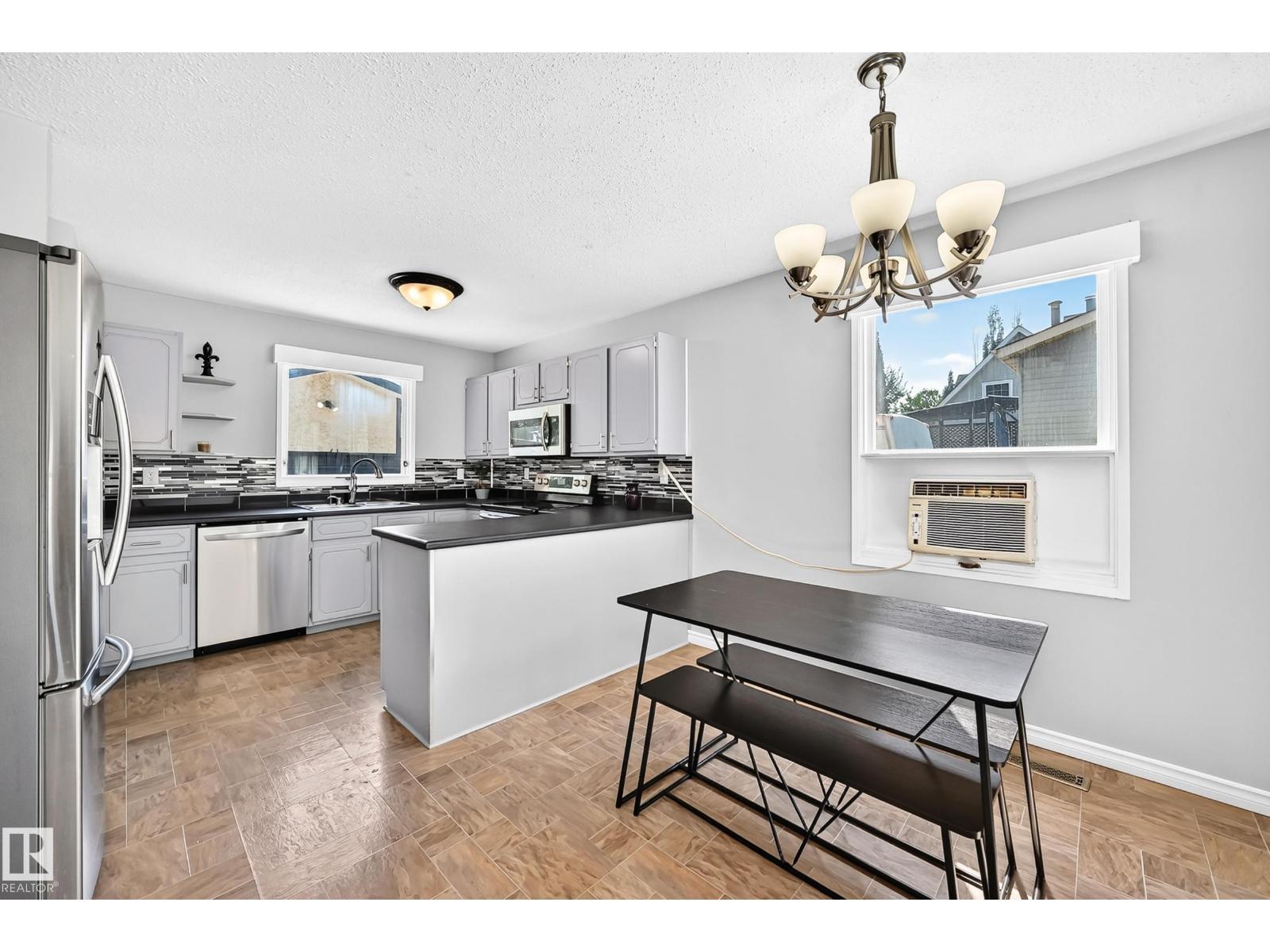 3615 10 Av Nw, Edmonton, AB - Indoor Photo Showing Kitchen