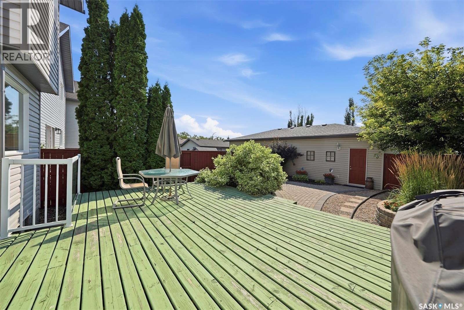 523 Denham Way, Saskatoon, SK - Outdoor