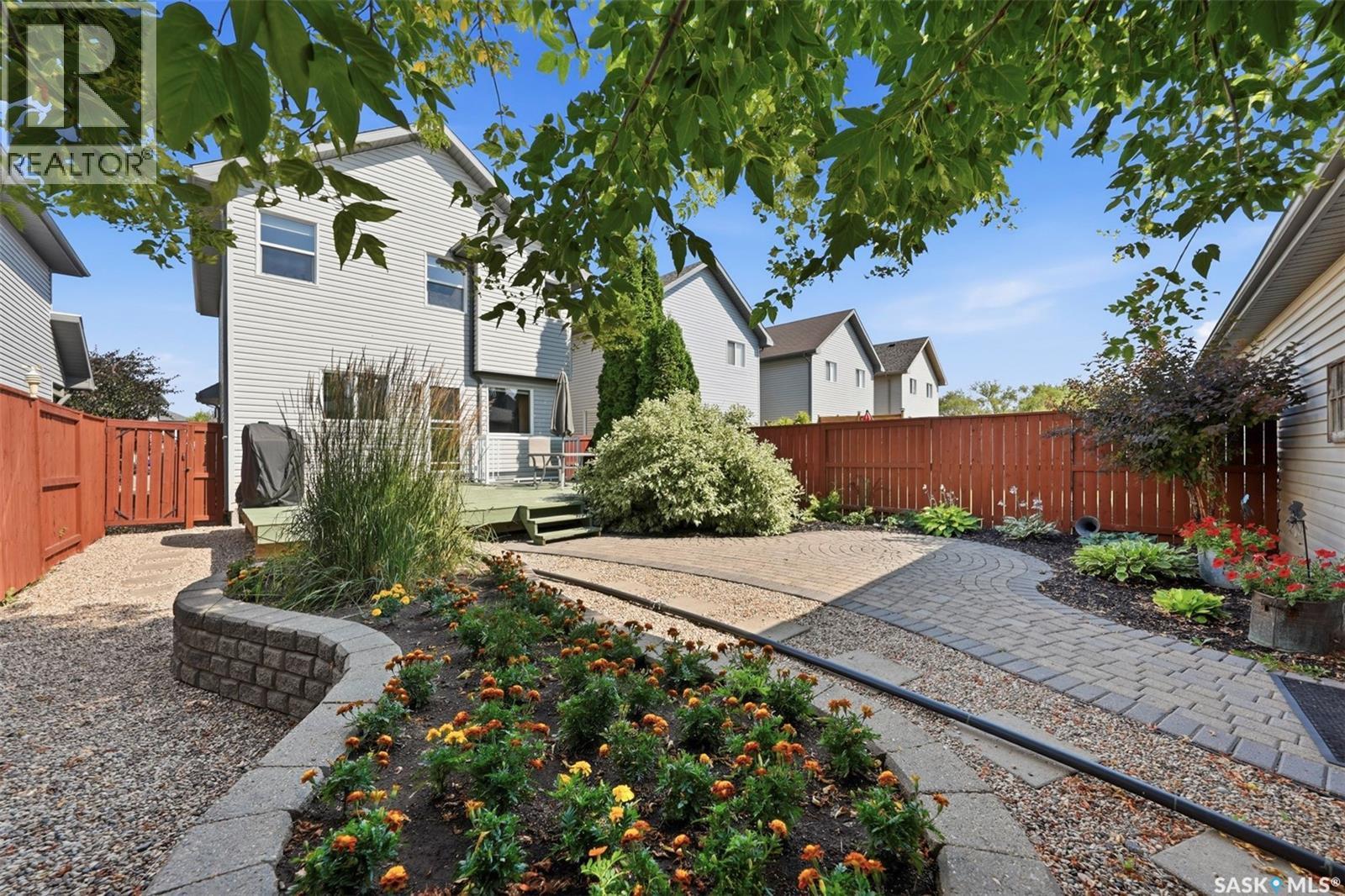 523 Denham Way, Saskatoon, SK - Outdoor