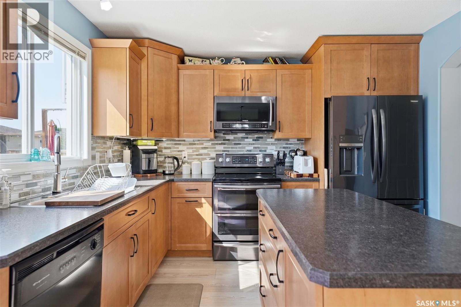 523 Denham Way, Saskatoon, SK - Indoor Photo Showing Kitchen